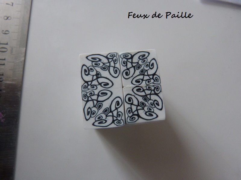 cane entrelacs noirs et blancs.JPG cane entrelacs noirs et blancs.JPG